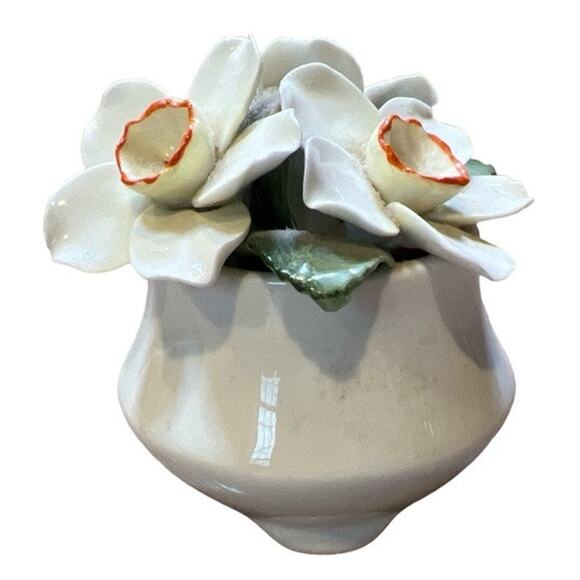 Vintage Royal Park Fine Bone Chine Staffordshire England Mini Floral Arrangement - Picture 1 of 8